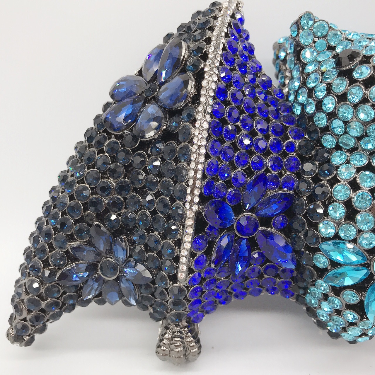 Túi xách tay nữ hình dơi đính đá rhinestone kim loại tay cầm rỗng — Màu xanh lam đậm
