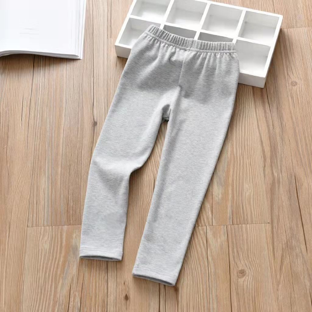 Pantalones cortas para niños con una base universal debajo de una falda de bebé de borde blanco coreano con una camiseta encantadora con base