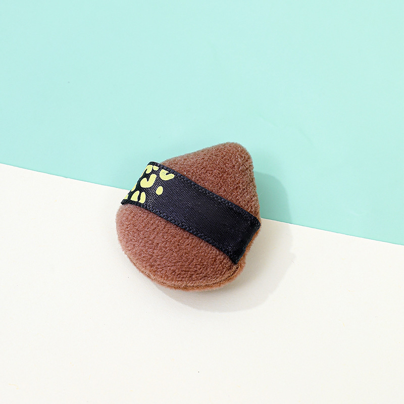 Toast, polvo de chocolate, marshmallow seco y húmedo, pan de doble propósito, esponja de maquillaje, almohadilla de aire, polvo de lana corta en forma de dedo.