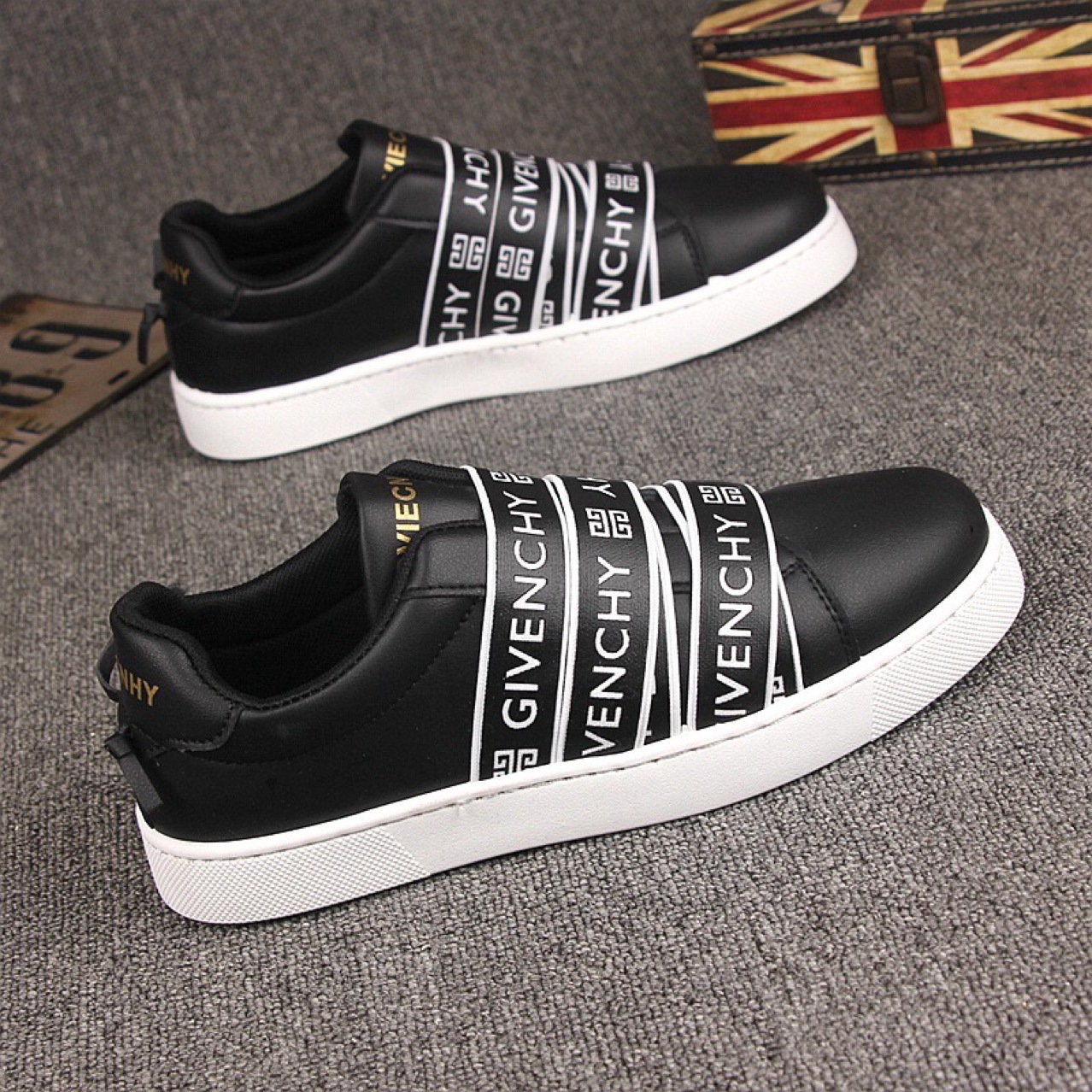 Kişi ayaqqabısı — ağ yüngül idman və gündəlik sneaker
