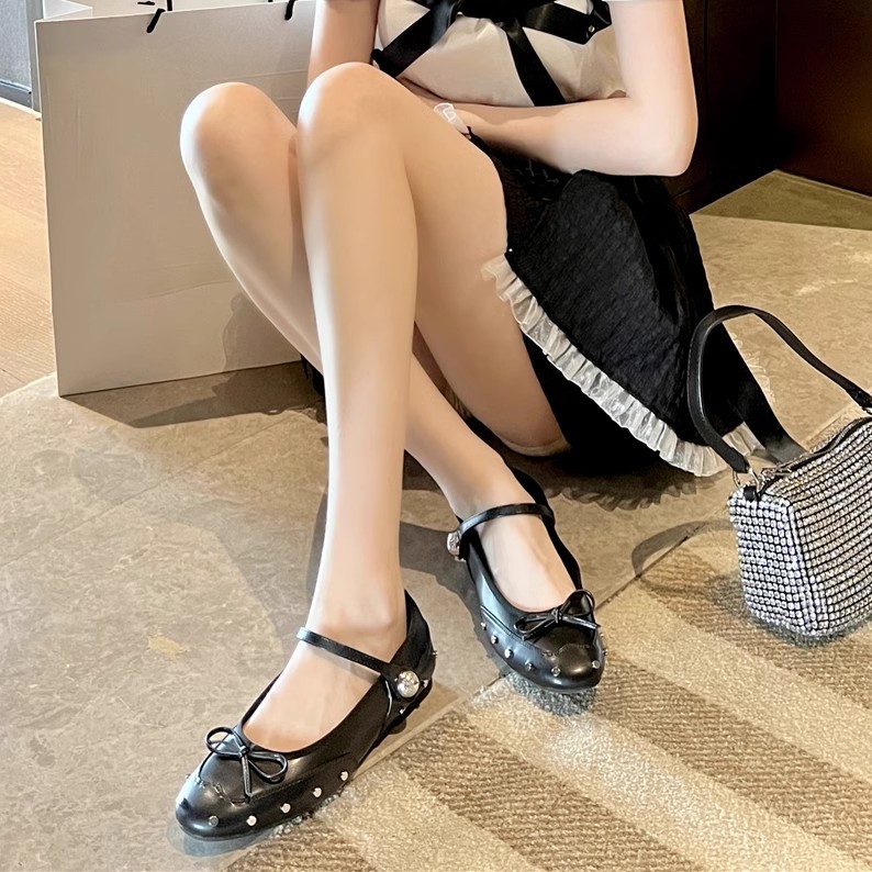 Versión de piel de oveja pequeño arco de viento de arco de alto interior zapatos de una sola mujer con remaches de boca superficial zapatos de cuero francés Marian