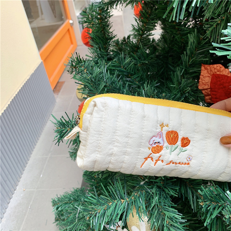 【 In Stock 】112155 Embroidered Tulip Pen Case, Girlish student Stationery Storage Bag, Fabric Makeup Bag undefined