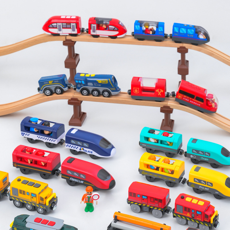 子供の木の軌道の電動の小さい列車は小人を連れて木製のトーマスの小さい列車のおもちゃの3-6-7歳に互換します。|undefined