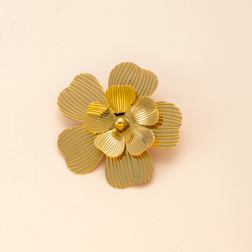 Colgante único Venta caliente europea y americana joyería de acero inoxidable hueca flor multicapa joyería de bricolaje retro accesorios chapados en oro de 18k