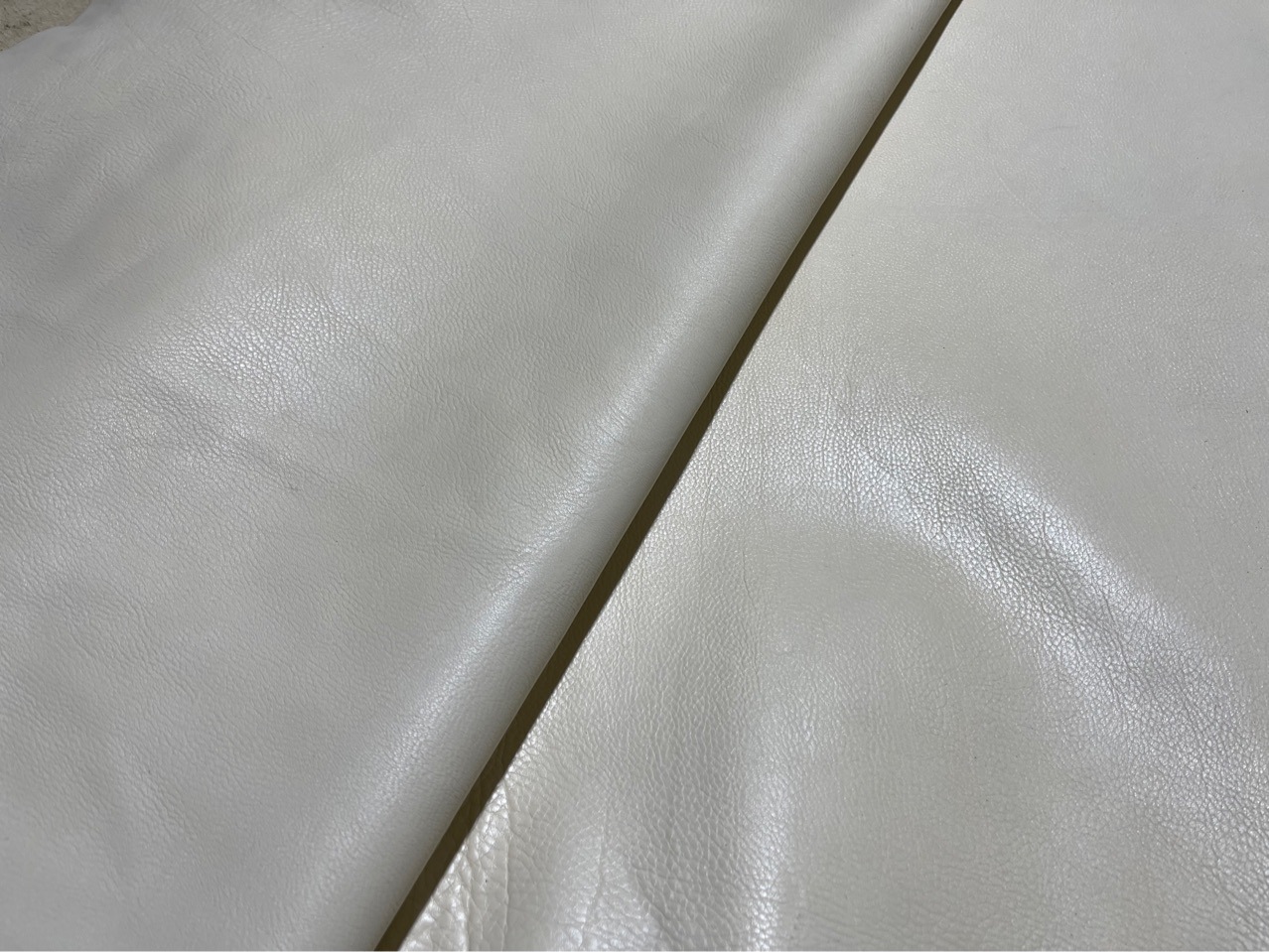 米白色胎牛皮摔纹牛皮1.0mm 7-8尺 100/张