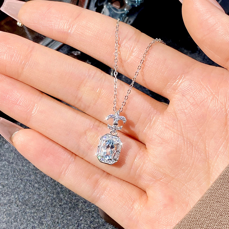 S925 plata de ley de alta calidad, collar de topacte de lujo ligero, sentido de diseño de nicho femenino, joyería creativa de cristal natural de moda