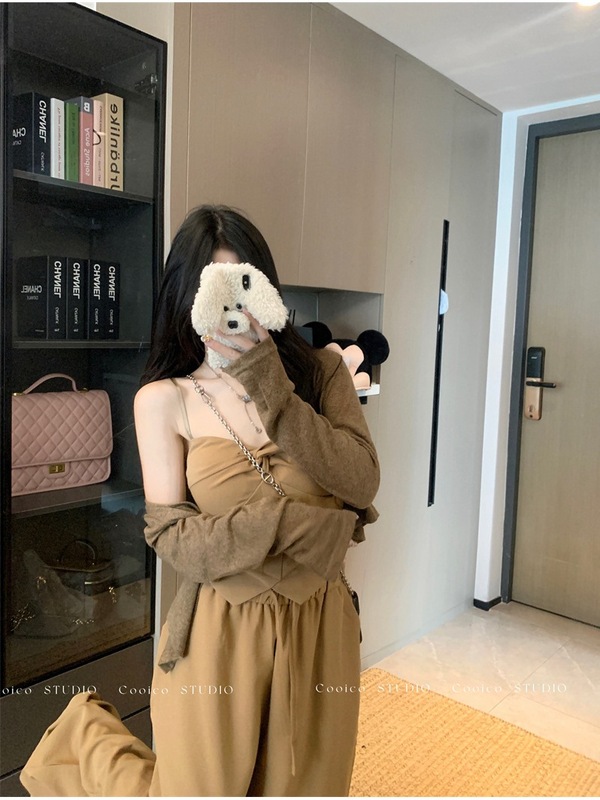 气质减龄套装女秋季2025新款辣妹吊带背心开衫休闲长裤咖色三件套|undefined