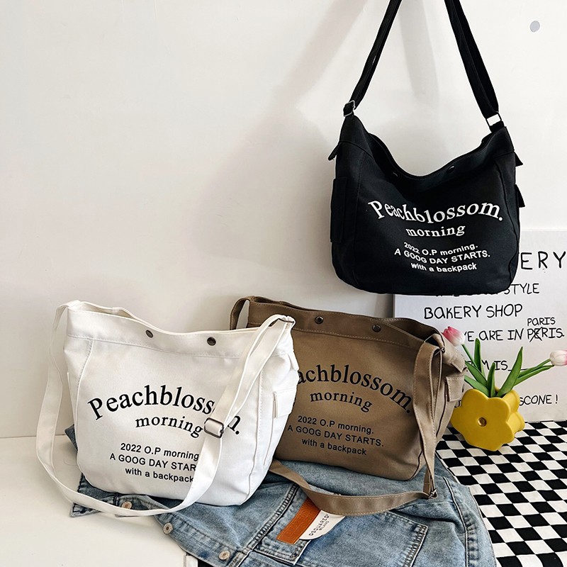 Capacious trend shopping bag