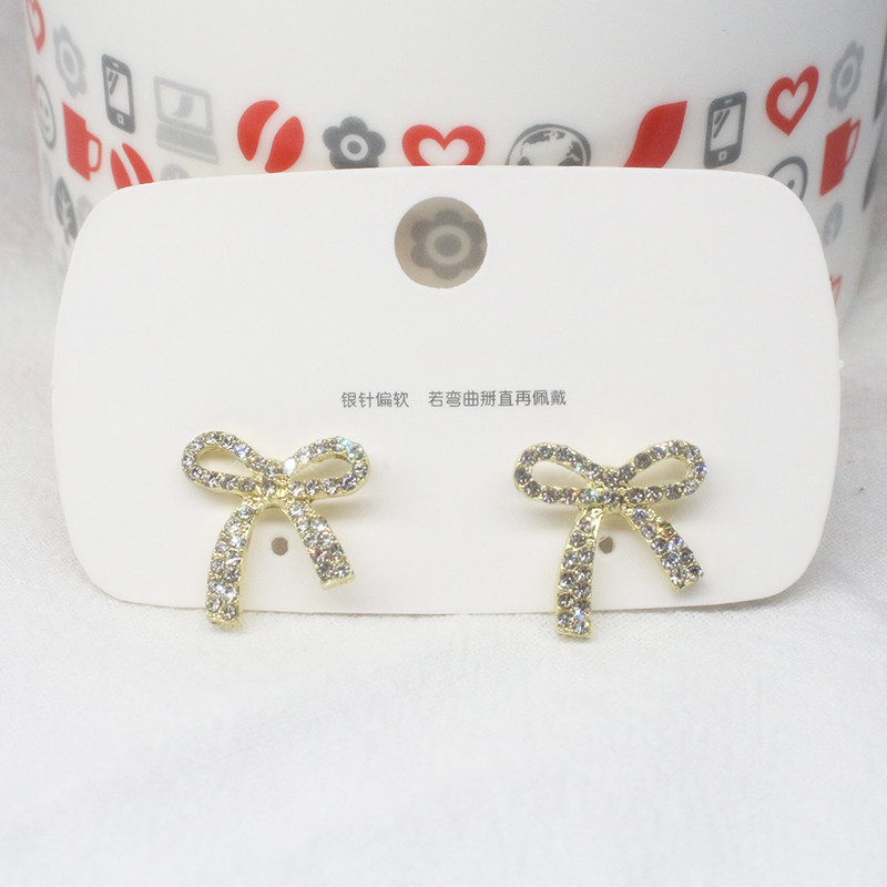 New 10 in stock wholesale stud earrings C snowflake pearl earrings Internet celebrity small high-grade diamond bow smiley face stud earrings