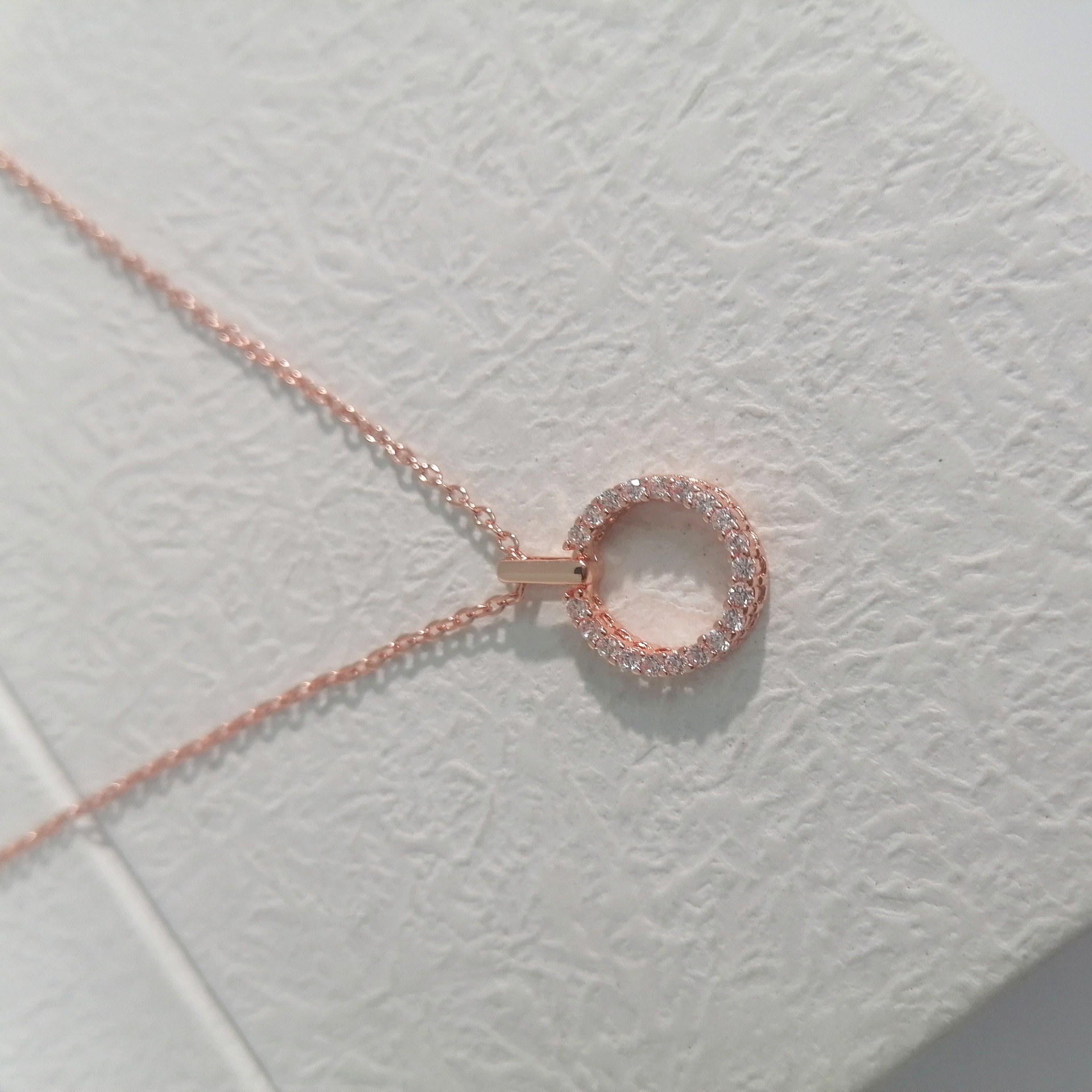 Full-diamond Circular Necklace Girls, Light Luxury, Simple Geometric Pendant, High-end Design Clavicle Chain, Perfect_voghion.com