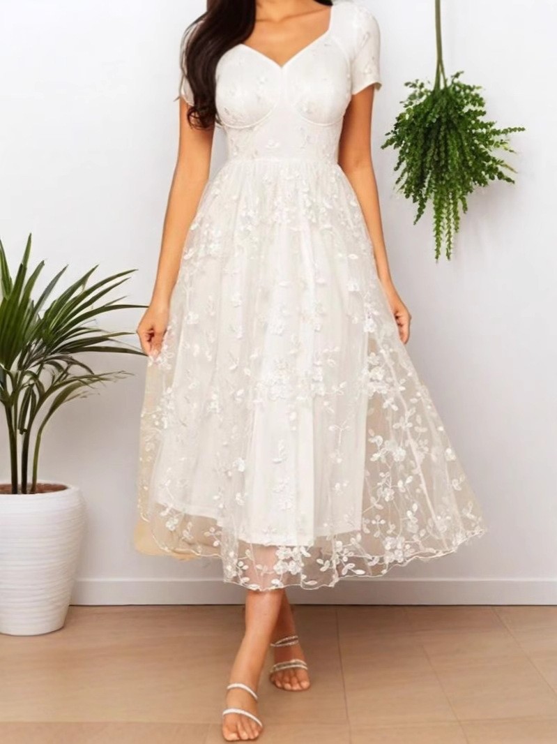 2026 nouveau produit AliExpress européen et américain blanc brodé maille jupe mi-longue jarretelle petite robe de mariée bustier tubulaire belle robe de soirée