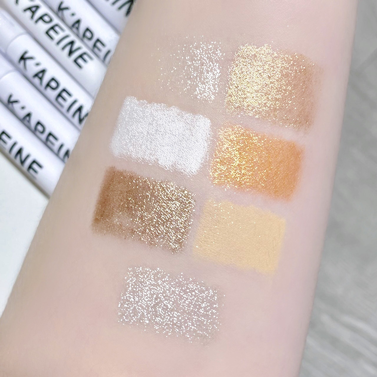 K'APEINE Palo de sombra de ojos monocromo perezoso Tubo blanco Bolígrafo de gusano de seda degradado polvo brillante para principiantes