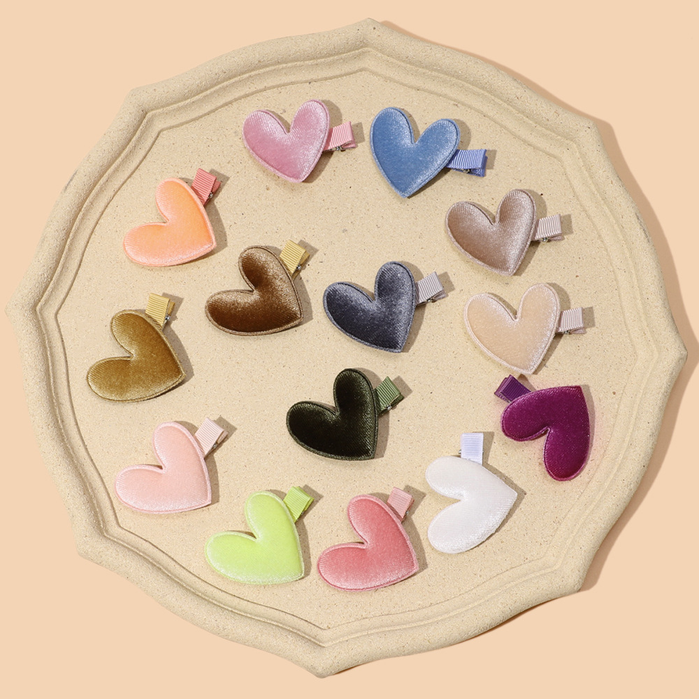 Cute Heart Shape Gold Velvet Hair Clip display picture 5