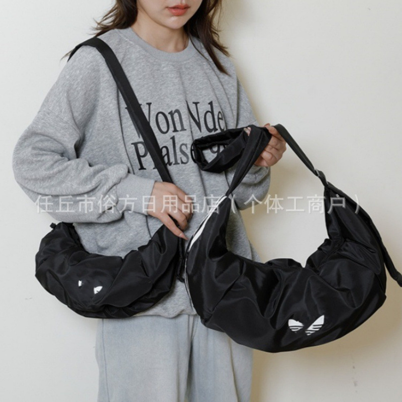 2025 new large cloud-shaped croissant casual sports shoulder bag, unisex, versatile tote and underarm bag 2025 new large cloud-shaped croissant casual sports shoulder bag, unisex, versatile tote and underarm bag