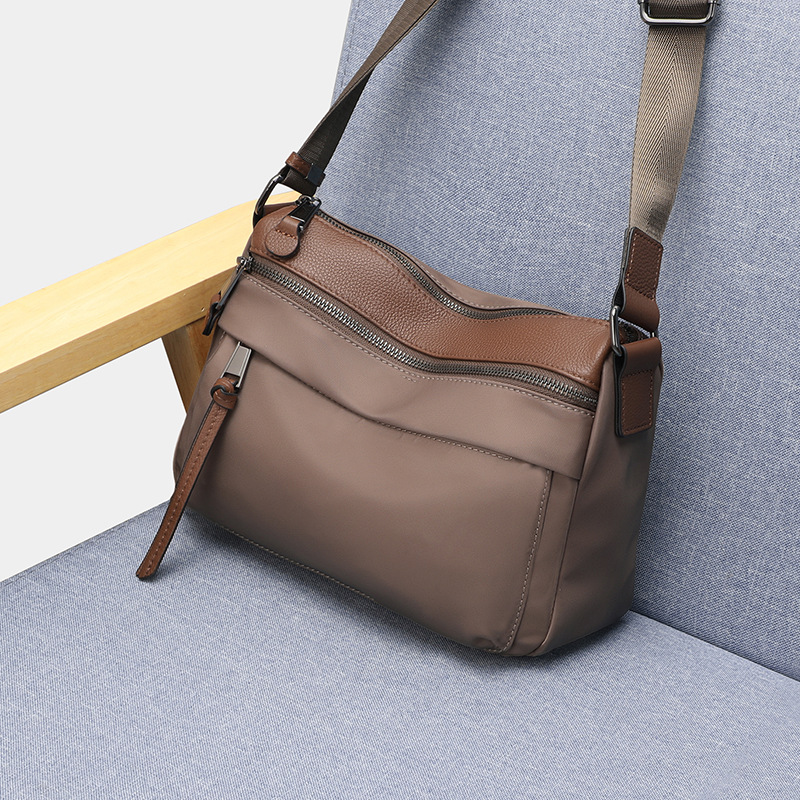 Casual large-capacity Oxford cloth crossbody shoulder bag, 2026 new model, water-resistant canvas mom bag, versatile commuter bag