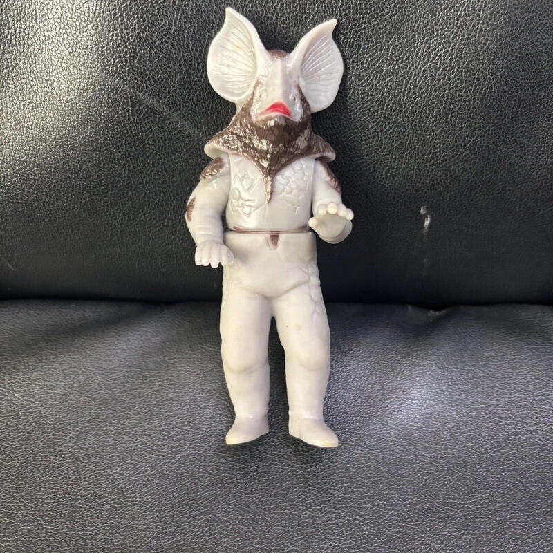 小さなモンスターウルトラマン卸売露店のおもちゃはすべて 10cm ～ 13cm 歳の男の子と子供向けのモンスターおもちゃです|undefined