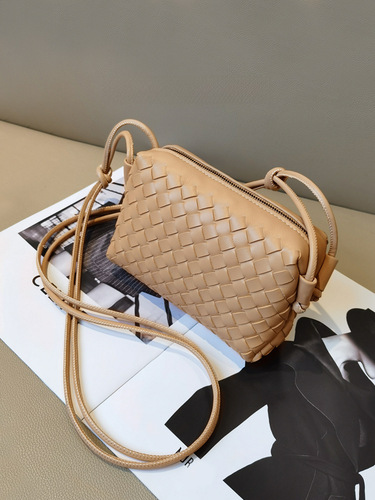 编织包包简约休闲小方包百搭质感软皮斜挎包小众设计时尚单肩包女