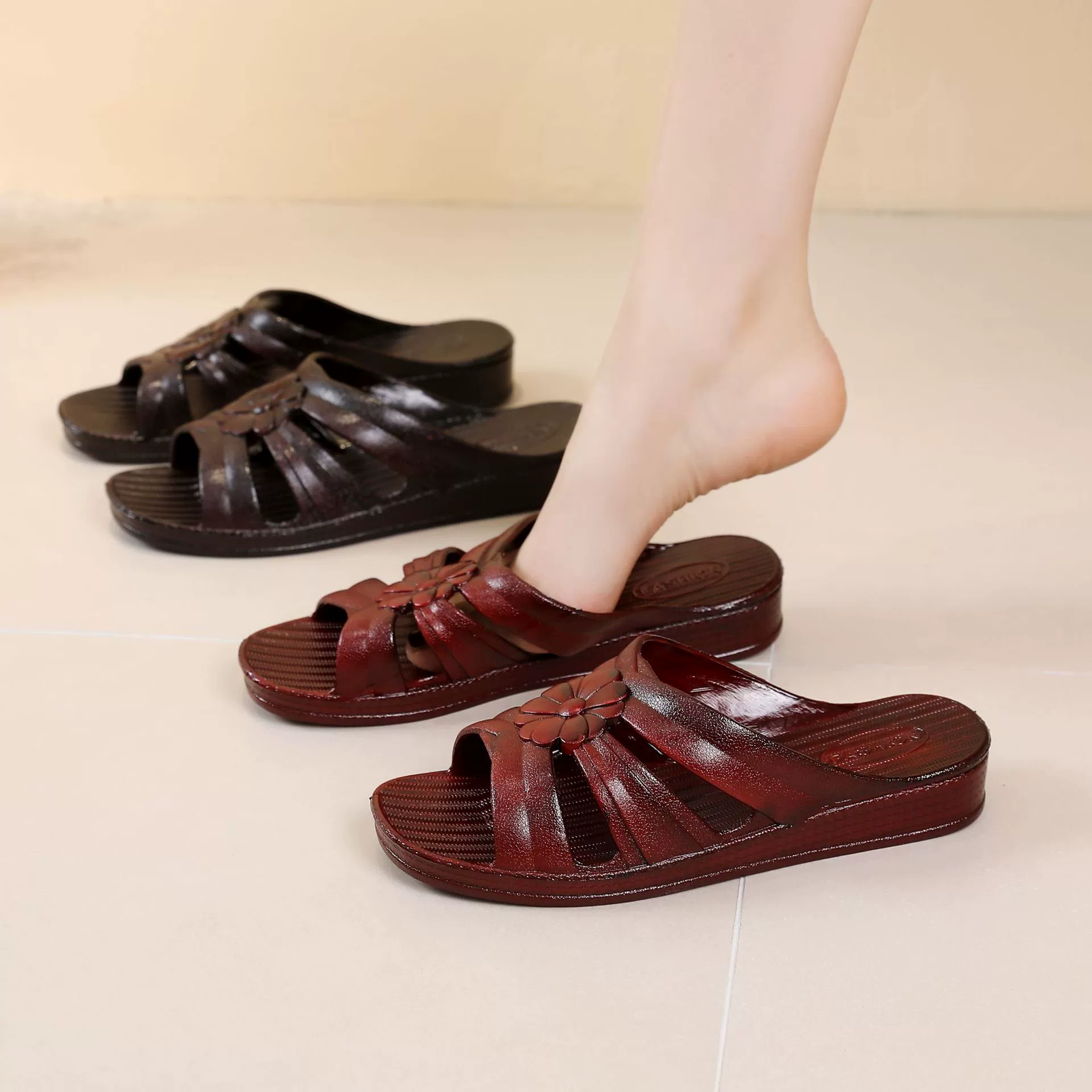 Женские летние домашние тапочки на танкетке, нескользящие, для среднего и пожилого возраста, ретро-классика, на толстой подошве.