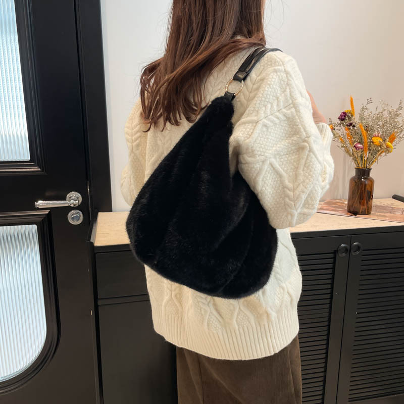Plush women's new handbag, single shoulder crossbody bag, large capacity, autumn and winter casual tote, plush bag_voghion.com