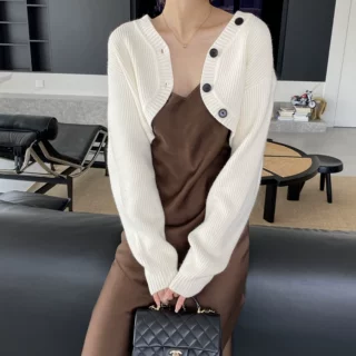 嘉织早秋针织开衫女新款不规则上衣设计感短款开衫外套B8267