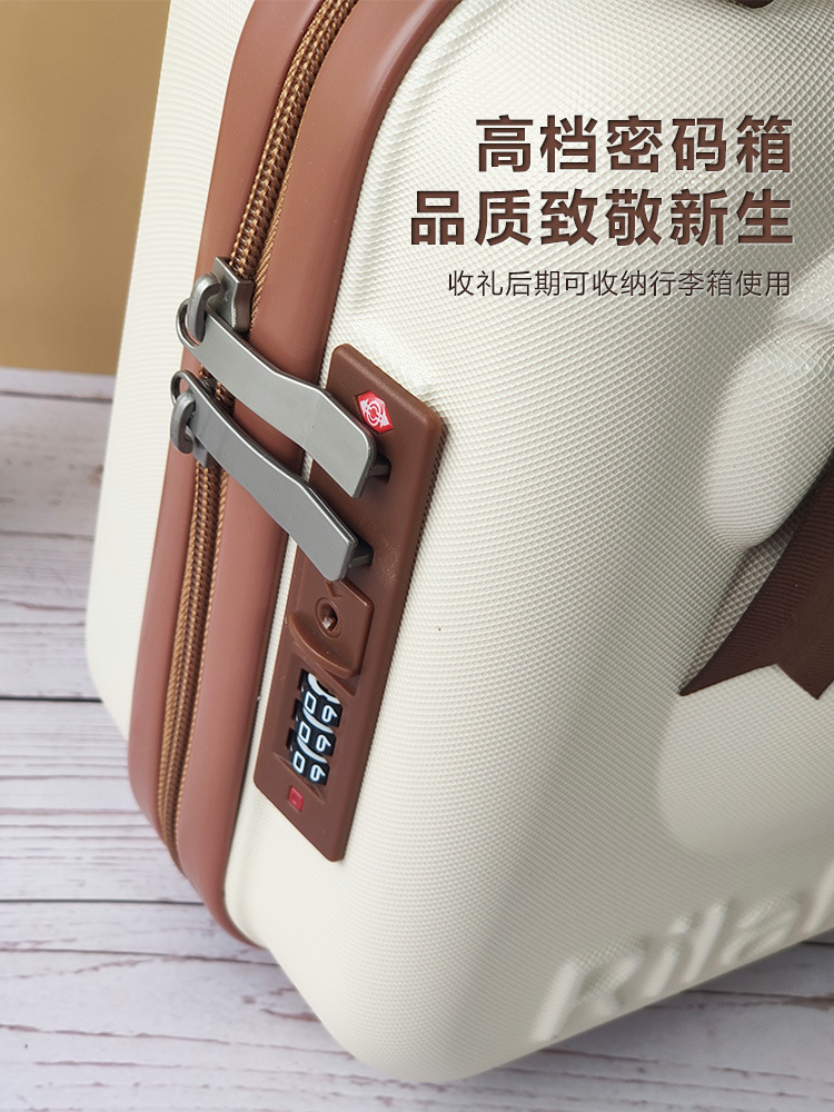 赤ちゃんのギフトボックスのセット男女の赤ちゃんの熊のセットの木のおもちゃの有機の綿のスーツケースの春と秋の冬のプレゼント