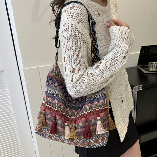 Spring and Summer New Ethnic Style Retro Large Capacity Women's Shoulder Bag Chinese Style Tassel Casual Crossbody Women's Bag Wholesale