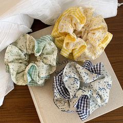 森系の新型波点二重の大きい腸の輪の甘い少女は団子の髪の毛の縄を刺します。