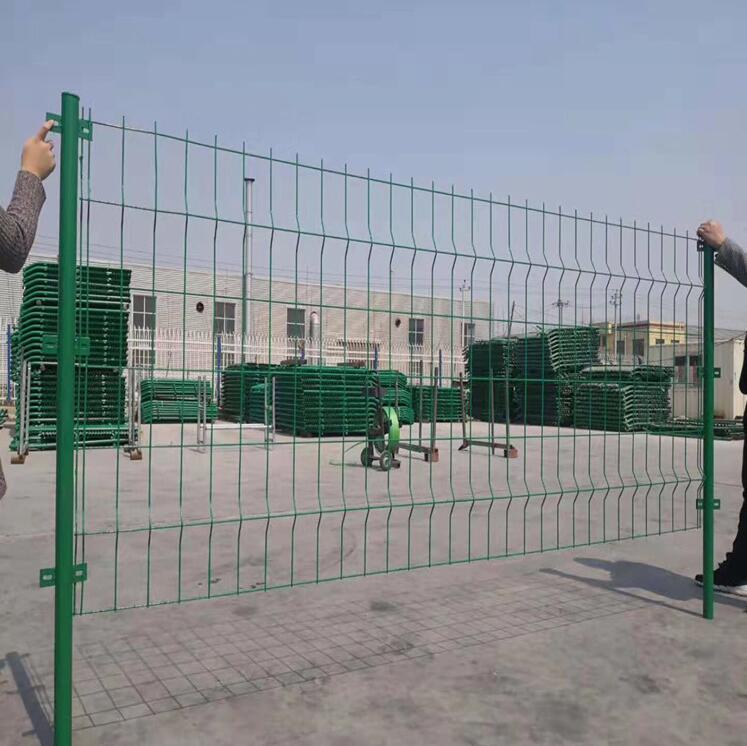 双边护栏网绿篱铁丝围墙 绿篱高速公路防护隔离双边铁丝护围栏