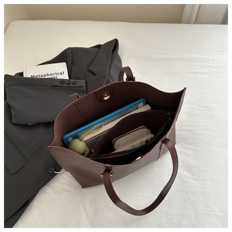 Wholesale of retro, simple and elegant tote bags from the manufacturer. New stylish, large-capacity single-shoulder bags for commuting and casual use undefined