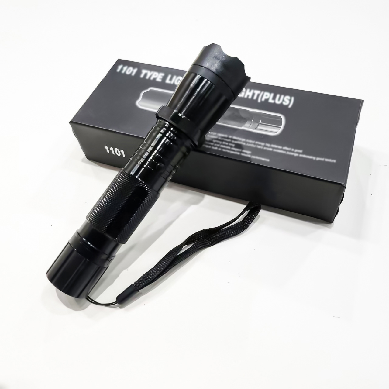 Amazon 1101 linterna de luz fuerte multifuncional cargada autodefensa emergencia al aire libre protector portátil