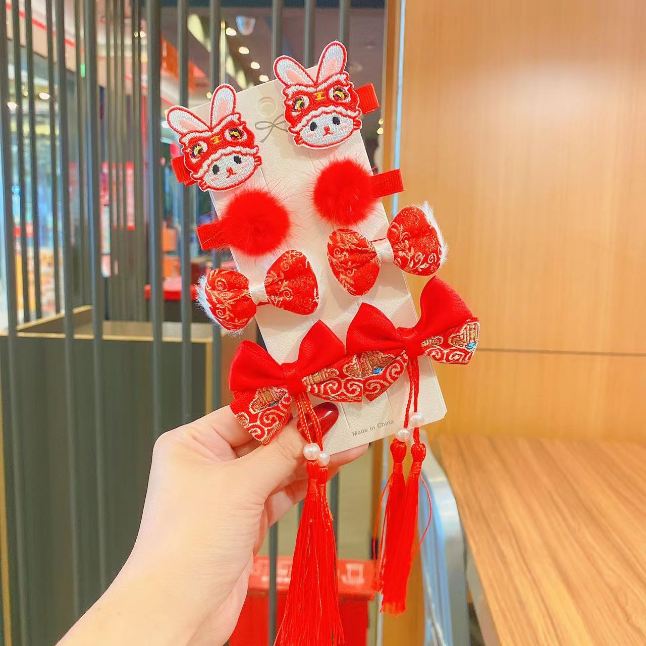 Estilo antiguo Año Nuevo Bola de pelo rojo para niños arco horquilla festivo linda chica Año Nuevo tocado horquilla accesorios para el cabello