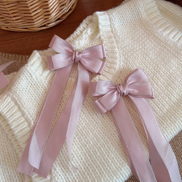 A ribbon hairpin