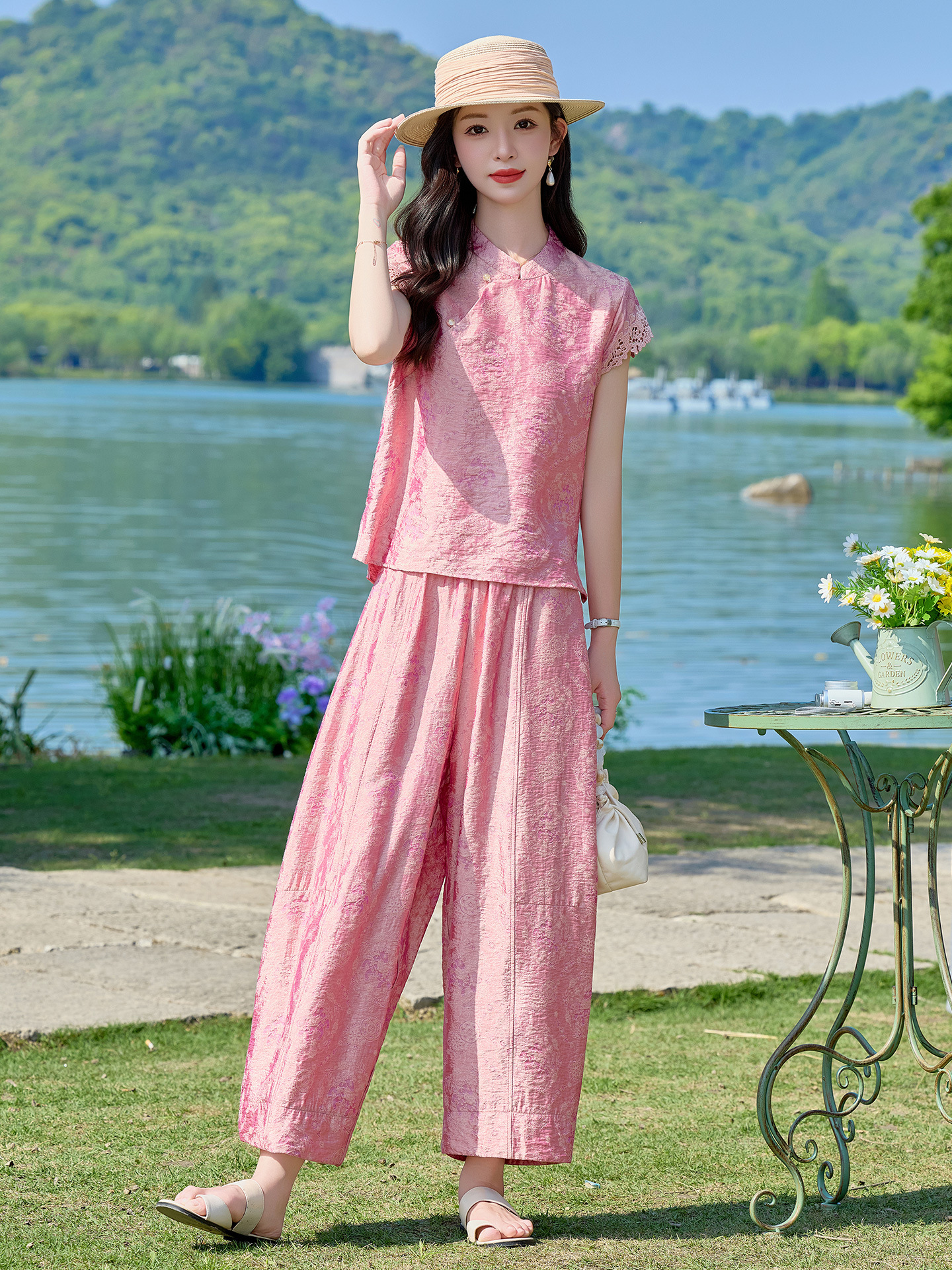 Bộ đầm maxi thắt eo họa tiết hoa nổi cổ điển phong cách Tân Trung Hoa — Hồng