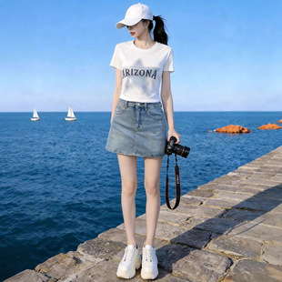 С���Ӵ���һ�������e�r��ӡ��T������ţ�а���ȹ��ȹ�ɼ���Ů��