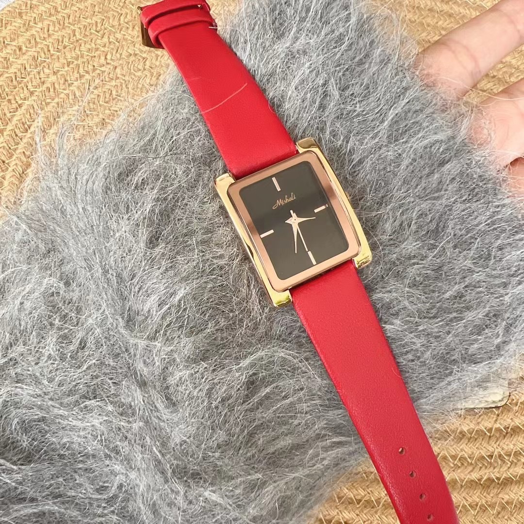 メリッサMishaliの新型銀色の四角形のベルトの腕時計の女性の時計のシンプルな大きい文字板の小さい大衆は金を生放送します。