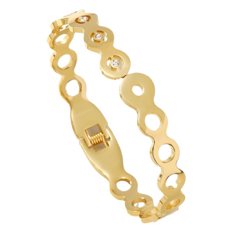 Pulsera de acero de titanio transfronteriza europea y americana Joker corte hueco corazón pulsera luz conjunto de lujo diamante pulsera de acero inoxidable joyería