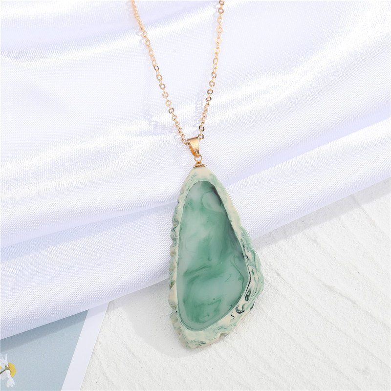 exaggerated  imitation agate spar  irregular hollow round resin pendant necklace