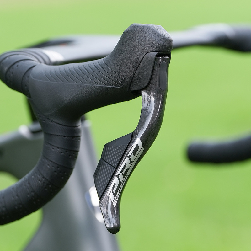 Zhuite Gravel V1 gravel road bike with Shuntai ES7000 13-speed wireless transmission and oil disc brakes Zhuite Gravel V1 gravel road bike with Shuntai ES7000 13-speed wireless transmission and oil disc brakes