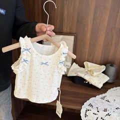 女の赤ちゃんの高弾のニットの袖なしのtシャツの女の赤ちゃんの夏の外は2025新型の女の子の通気性の薄いタイプのベストを着ます。