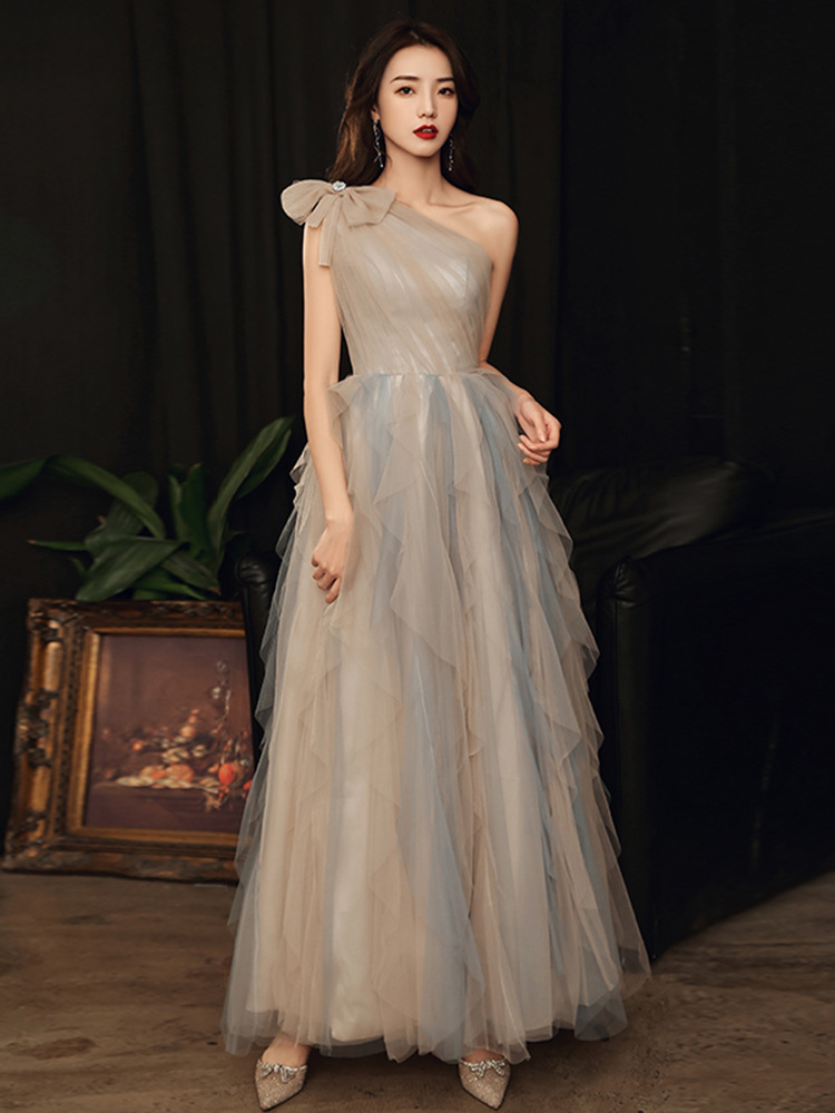 Vestido de noche para fiesta anual para mujer, estilo de alta gama con cinturón y diseño de hombro asimétrico, elegante vestido de anfitriona, vestido elegante para actuación de piano.