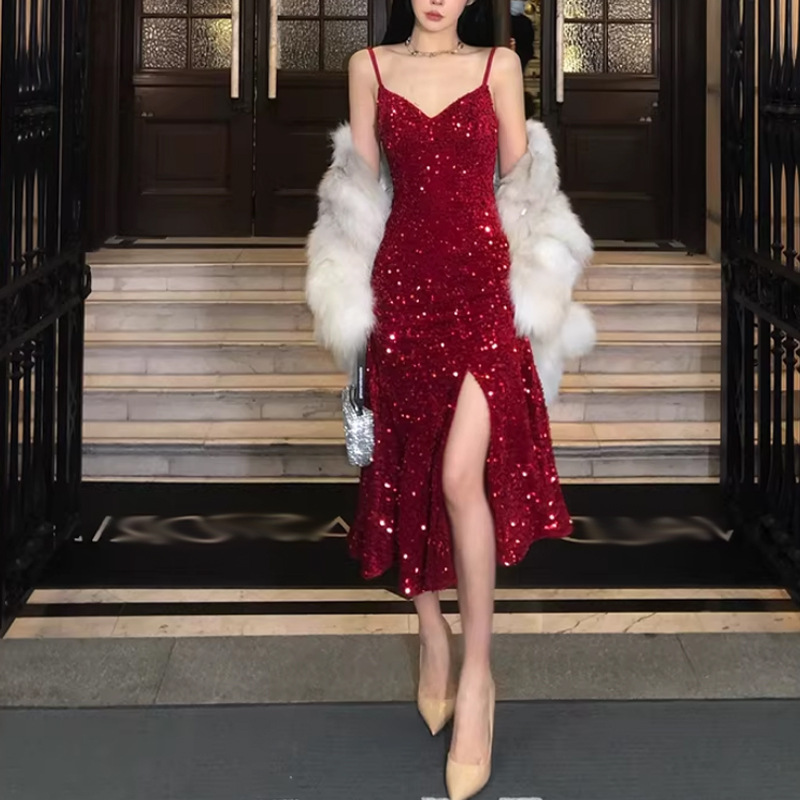 Retro-Style Red Velvet Dress for Women, Early Autumn New Sequined Birthday Strap Dress, Elegant Little Black Dress for New Year Outfits