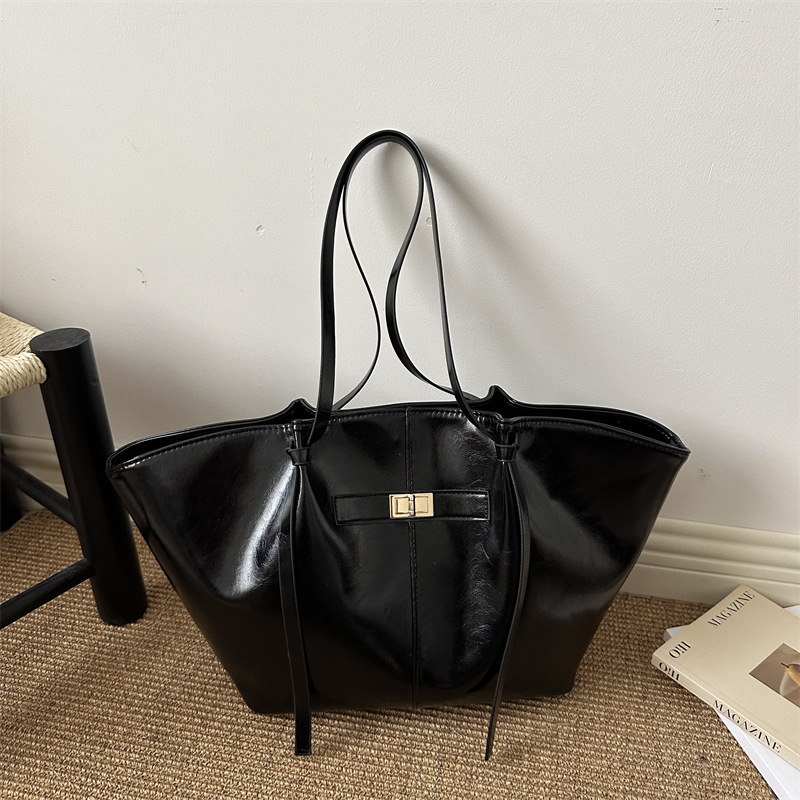 Lightweight Large-Capacity Pleated 2026 New Casual Solid Color Textured Briefcase Commuter Underarm Tote Women's Bag