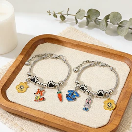 手链;钥匙扣及钥匙扣配件;手镯