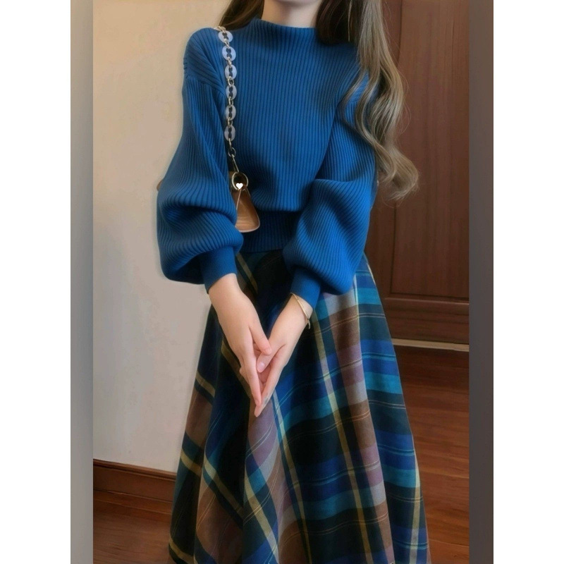 가을과 겨울 새로운 프랑스 레트로 블루 하프 터틀넥 니트 스웨터 높은 허리 격자 무늬 긴 치마 세트 스커트