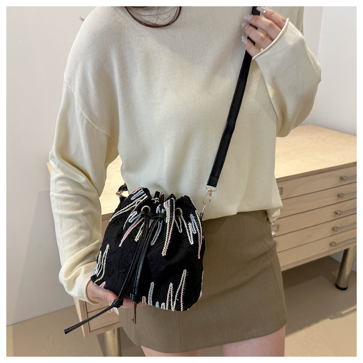 Single-shoulder bag, Korean-style drawstring, fresh and girlish crossbody bag, large capacity, commuting, casual, quality and versatile, Chinese-style bucket bag undefined