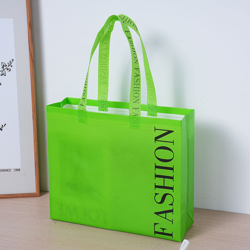 Bolsas de tela no tejida de película creativa espesa bolsa de ropa tienda de ropa bolsa de compras de mano ecológica bolsa de tela no tejida personalizada image 7