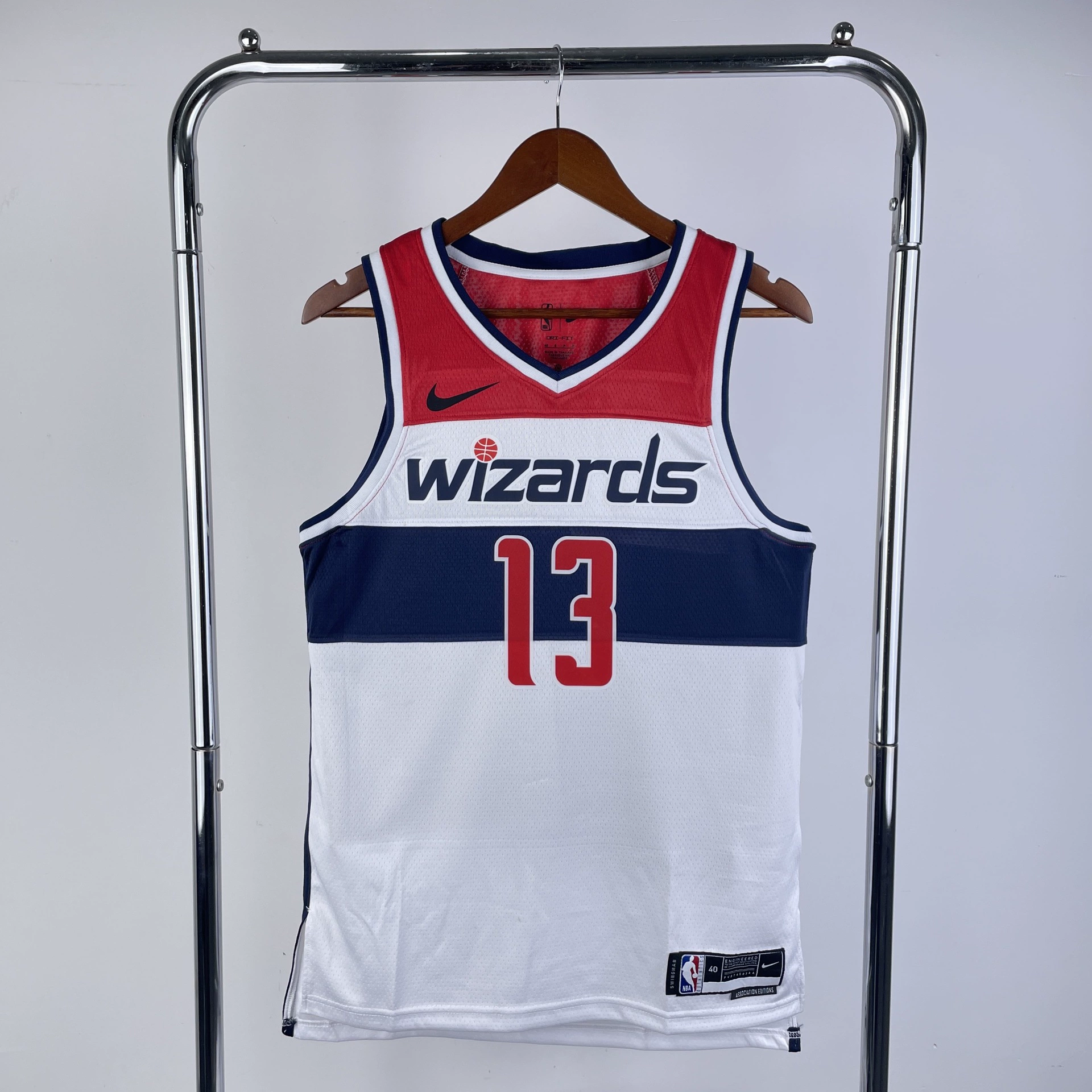 Двадцать четвертый сезон Wizards City Edition № 33 Кармa Kuzma № 13 Poole № 8 Avdija 4 Джерси Вестброк