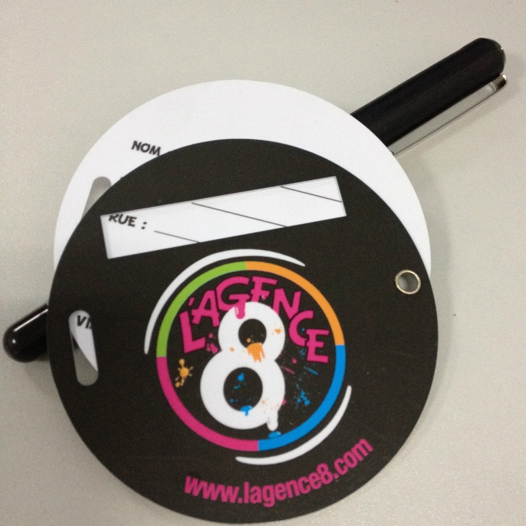 PVC圆形吊牌服装吊牌圆形PVC吊牌椭圆形吊牌