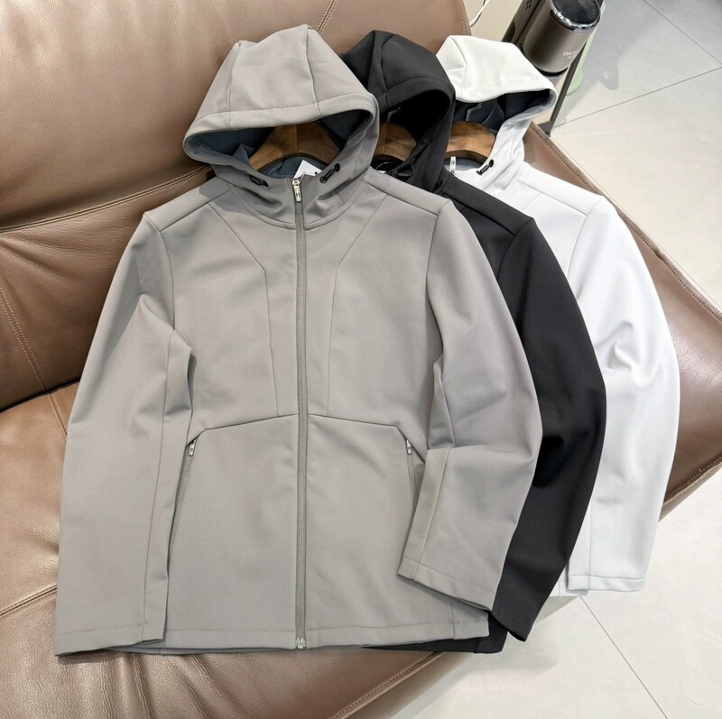 Autumn and Winter New Men's Outdoor Anti-Peak Fleece Warm and Comfortable Hooded Soft Shell Sports Casual Jacket Trendy