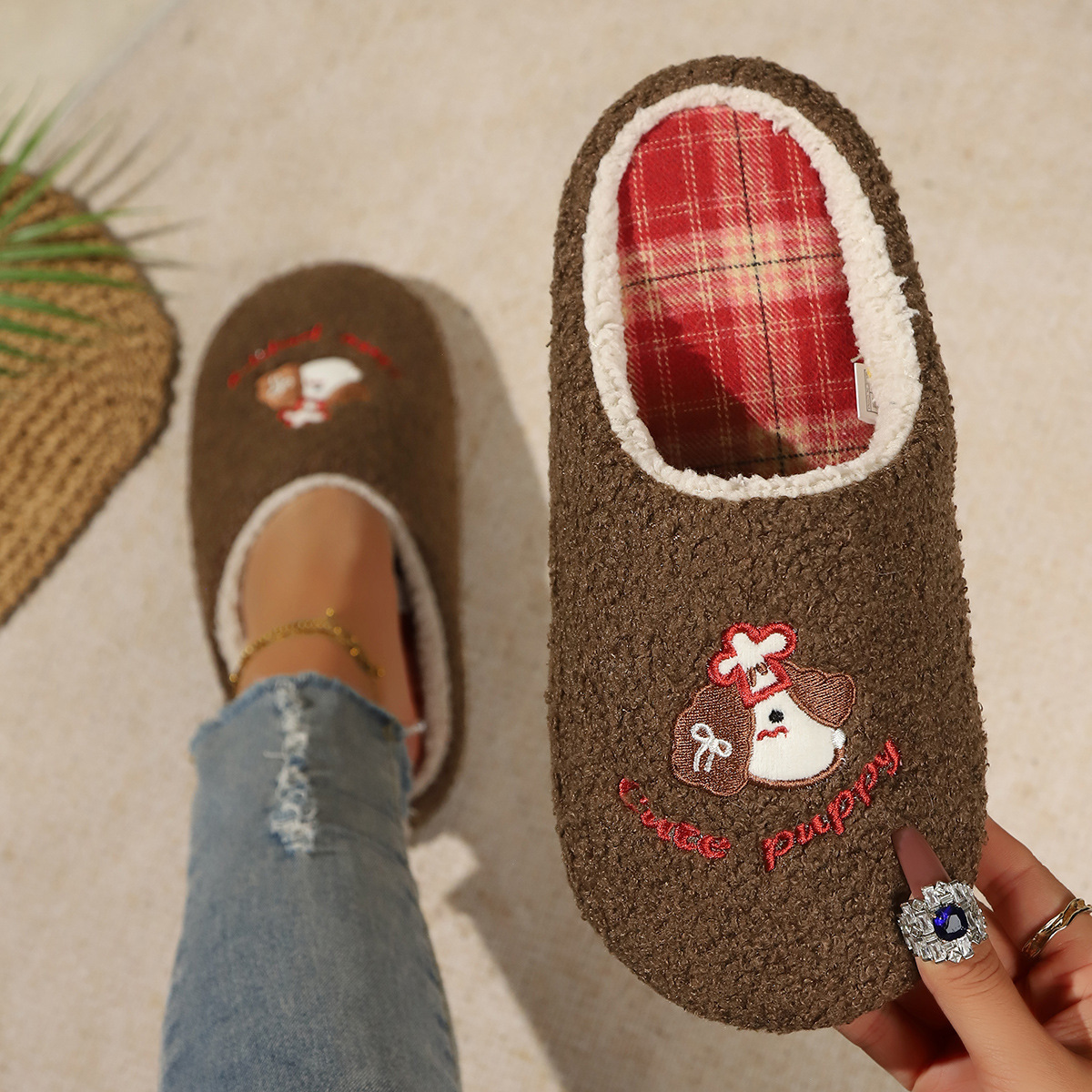 Casa zapatos de algodón suaves lindos cachorro zapatillas de cabello de cabello para mujeres de otoño y invierno deslizantes interiores gruesas zapatillas de cabello